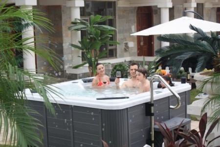 Гидромассажный бассейн Sunrans SR866 Гидромассажный бассейн Sunrans SR866